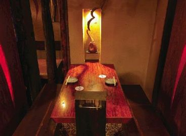 月○ ツキマル 炙り焼 バー BARの雰囲気1