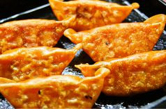 料理メニュー写真 王道、味にこだわれ焼き餃子