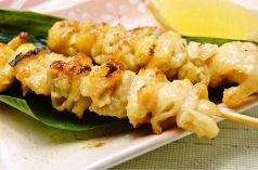 料理メニュー写真 鶏皮串焼き