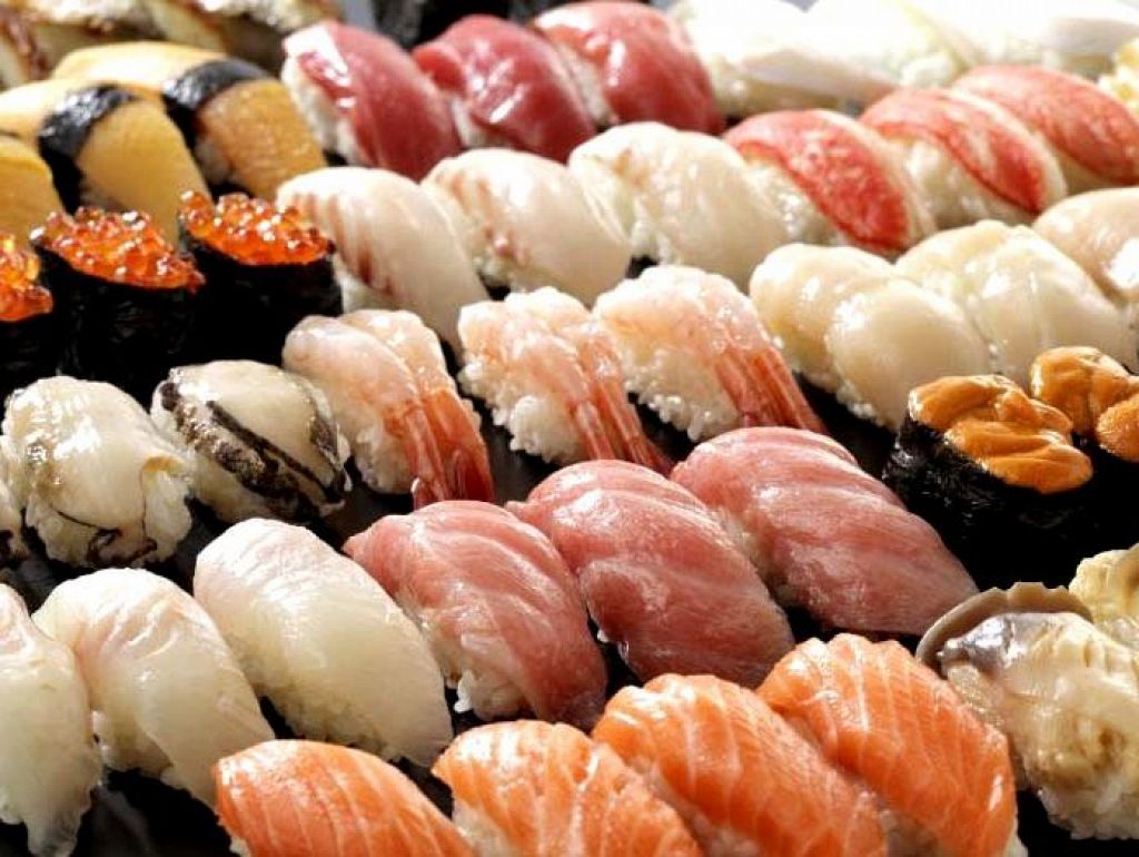 極上のネタと職人技を存分に…。お好み握り100円～！