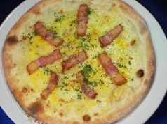 料理メニュー写真&nbsp;ピザカルボナーラ