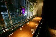 彩る通りを見渡す窓際席★