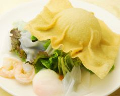 料理メニュー写真&nbsp;生春巻きとえびのパリパリサラダ 