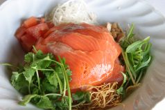 料理メニュー写真 スモークサーモンのサラダ