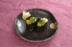 料理メニュー写真&nbsp;軍艦巻きたてがみ月見　700円 &nbsp;&nbsp;&nbsp;&nbsp;&nbsp;&nbsp;&nbsp;&nbsp;&nbsp;&nbsp;&nbsp;&nbsp;&nbsp;&nbsp;&nbsp;&nbsp;&nbsp;&nbsp;&nbsp;&nbsp;