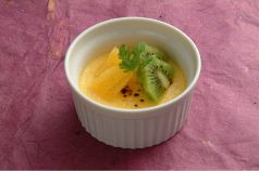 料理メニュー写真&nbsp;自家製クリームブリュレ 450円