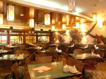 紅虎餃子房 ルミネ北千住店の雰囲気1