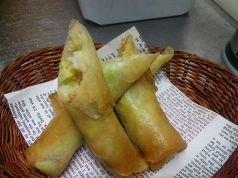 料理メニュー写真&nbsp;エビとアボカドのパリパリ春巻