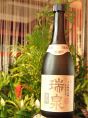 テーブル席からも見れる本格焼酎