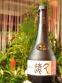 テーブル席からも見れる本格焼酎