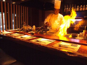 裕 鉄板焼の雰囲気1