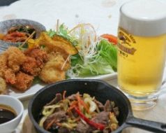 料理メニュー写真&nbsp;生ビール中ジョッキ（日本酒１合）・串カツ４本・焼肉・キムチ