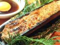 料理メニュー写真&nbsp;鶏つくねの炭火焼～濃厚卵黄にからめて～