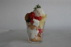 料理メニュー写真 炎のチャイニーズパフェ