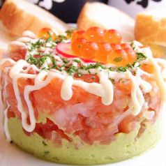料理メニュー写真 アボカドとサーモンのタルタル
