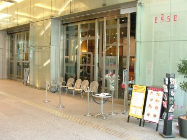 丸の内カフェ ease 丸ビルの雰囲気1