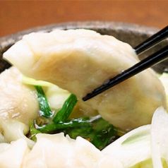 料理メニュー写真&nbsp;コラーゲン鍋・豚もつ鍋・トッポギとおもちのキムチ鍋・ぎょうざ鍋