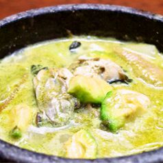 料理メニュー写真&nbsp;アボカドとカキの鍋・豚タントマトシチュー・