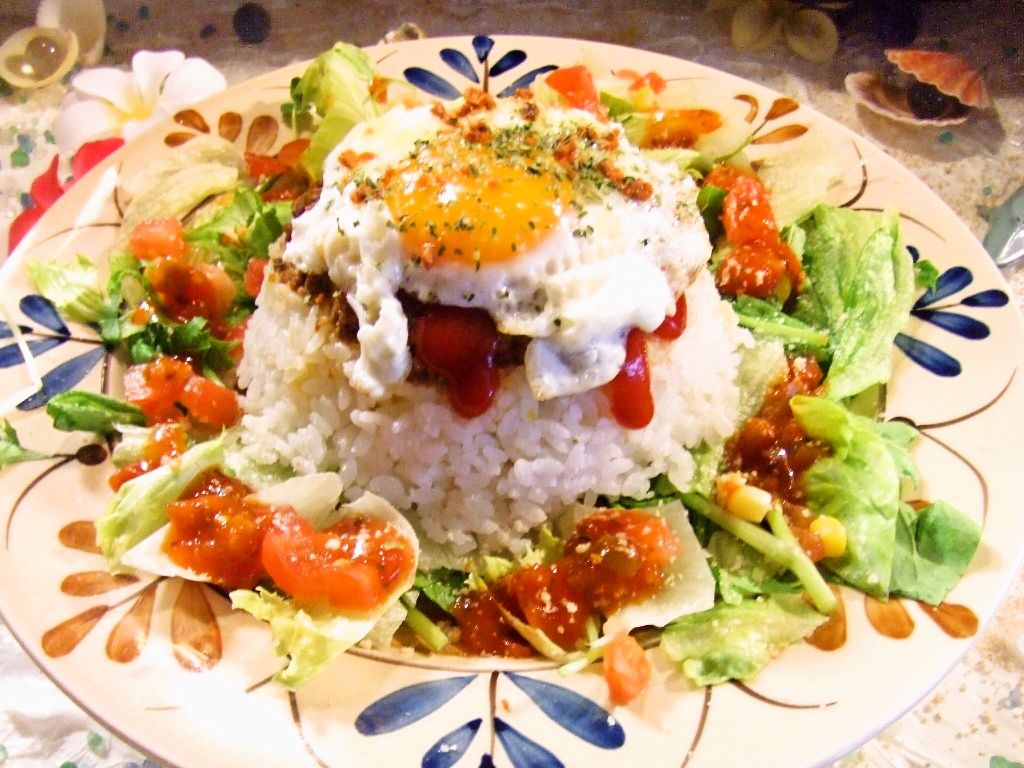 沖縄生まれの『タコライス』等、沖縄料理や郷土料理も定評あり！