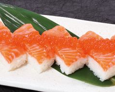 料理メニュー写真&nbsp;サーモンはらこ押し寿司