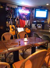 BOB'S LOUNGE