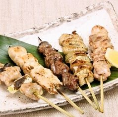 料理メニュー写真 串焼き盛り合わせ(たれ・塩)