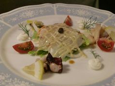 料理メニュー写真&nbsp;白身魚のカルパッチョ　日向灘とれの新鮮なお魚を香草と共に軽くマリネしました
