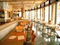 ラパウザ La Pausa 岡本店の雰囲気1