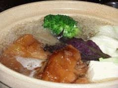 料理メニュー写真&nbsp;とろける程に柔らかティビチ入り！沖縄おでん土鍋煮込み