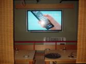 ６５型の大型液晶テレビでスポーツ観戦◎