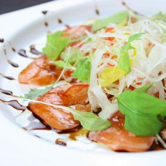 料理メニュー写真 本日の鮮魚のカルパッチョ/地鶏の炙りカルパッチョ