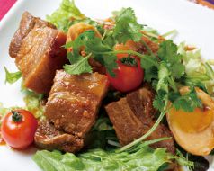 料理メニュー写真 豚バラ肉と卵のココナッツ煮