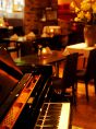 生演奏のピアノ