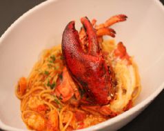 料理メニュー写真 オマールエビのスパゲッティ トマトクリームソース