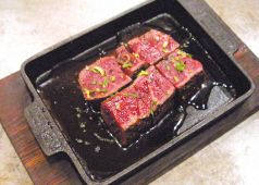 料理メニュー写真&nbsp;牛ヘレステーキ100g