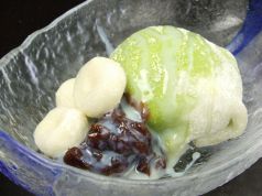 料理メニュー写真 バニラアイス・柚子シャーベット300円・自家製チーズケーキ・抹茶アイス大福500円等