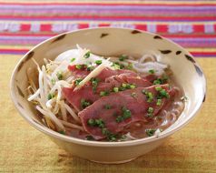 料理メニュー写真 牛しゃぶ肉のフォー
