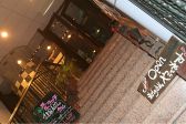 広い階段を上ればお洒落な店内