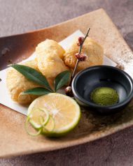 料理メニュー写真 海老とチーズの湯葉包み揚げ