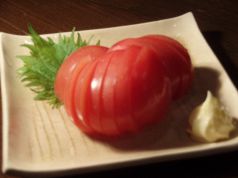 料理メニュー写真 冷やしトマト 枝豆 イカの塩辛