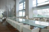 店舗中央の大テーブルは、20名様までOK!
