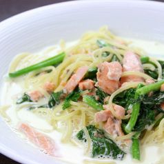 料理メニュー写真 サーモンとホウレン草のパスタ☆クリームorみそクリームで・・・