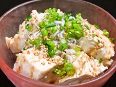 料理メニュー写真&nbsp;じゃこ豆富／タタキきゅうりのピリ辛味噌／旬野菜のおひたし