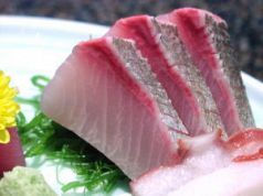 料理メニュー写真 真鯛の焼霜/鱸刺