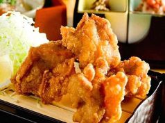 料理メニュー写真 地鶏の唐揚げ