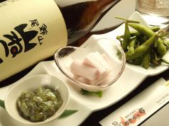 料理メニュー写真 枝豆・たこわさ・キムチ・葉わさび・つけもの・【おつまみ3点盛り合わせ】