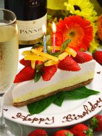 1.花束 2.誕生日ケーキを