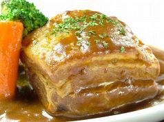 料理メニュー写真 豚の角煮~デミグラスソースかけ~・厚切りベーコンステーキ