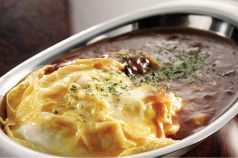 料理メニュー写真 とろとろ玉子のオムライスを特製ハヤシソースで
