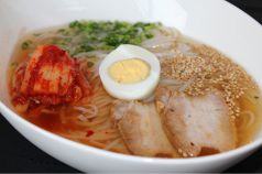 料理メニュー写真 くいだおれ冷麺
